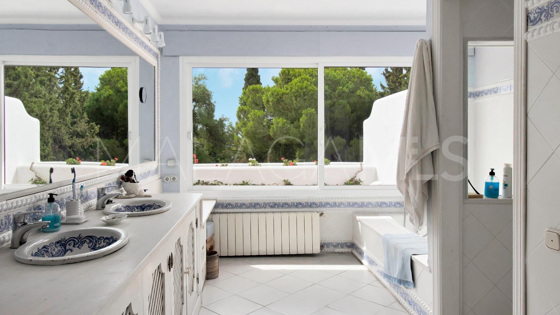 Villa for sale in Sitio de Calahonda