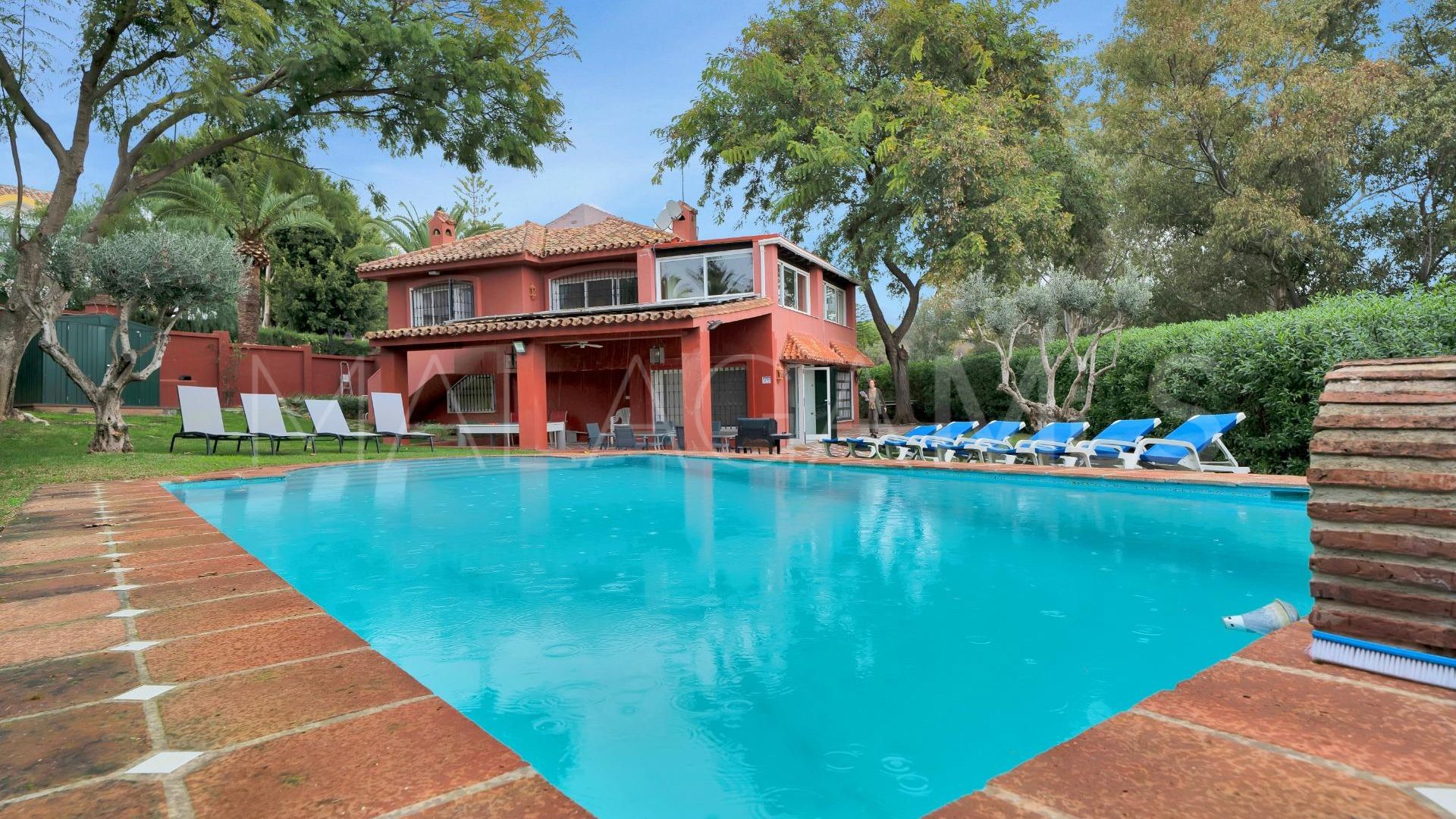Villa for sale in Elviria