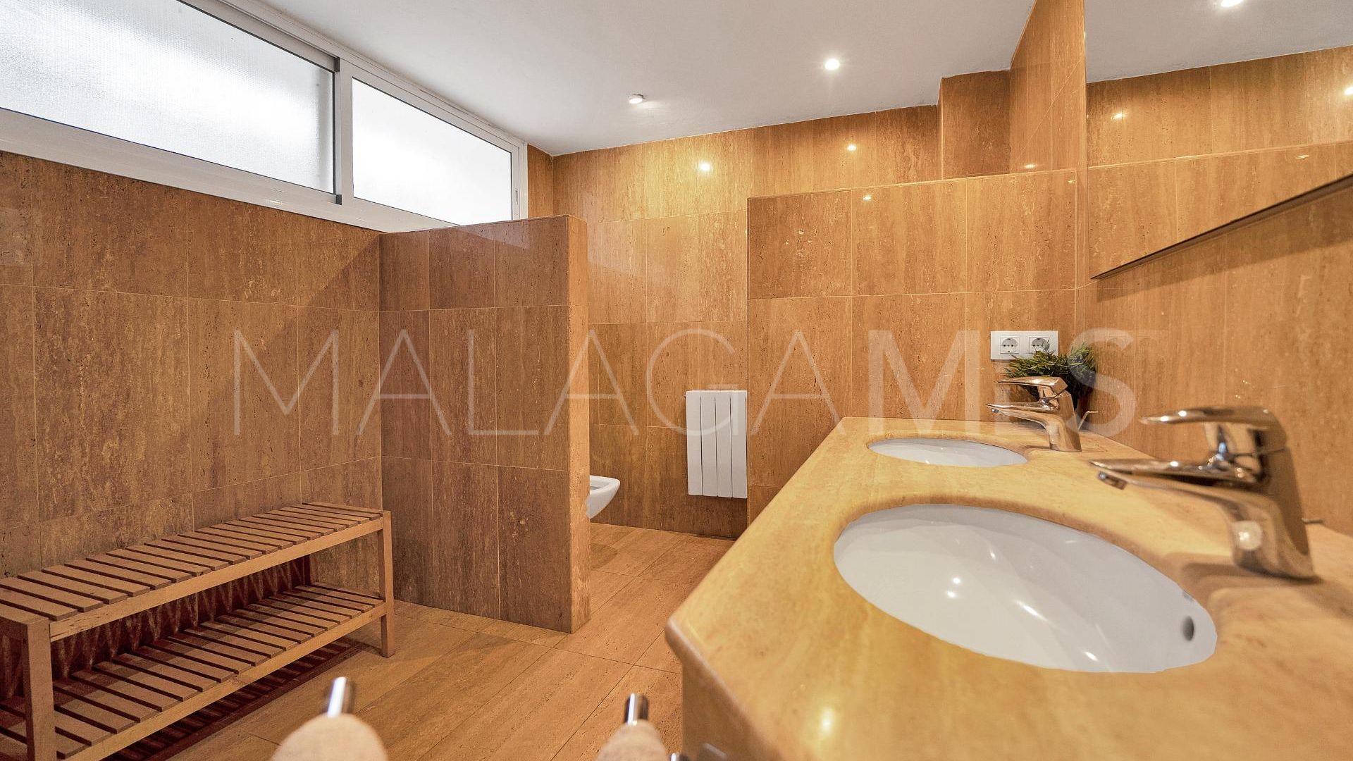 Villa for sale in Elviria