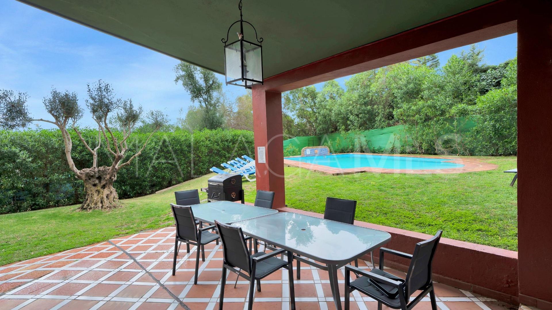 Villa for sale in Elviria