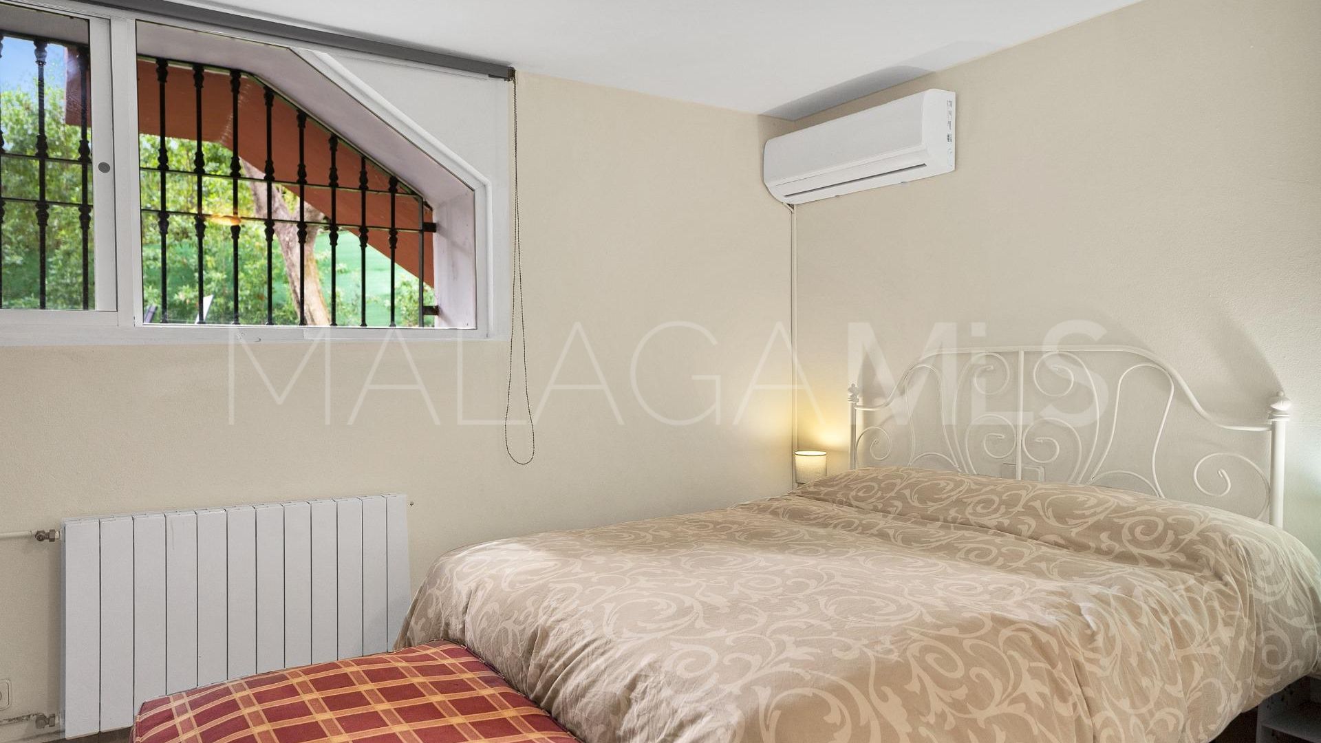 Villa for sale in Elviria