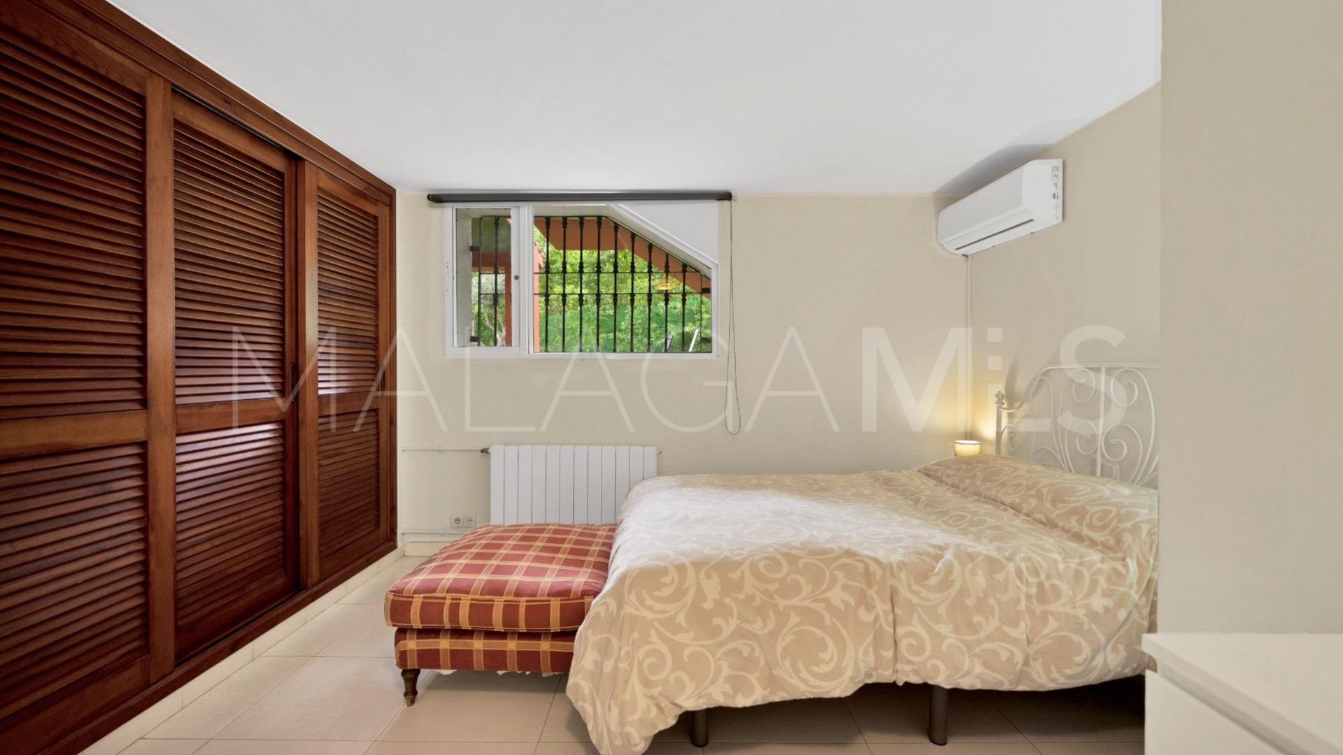 Villa for sale in Elviria