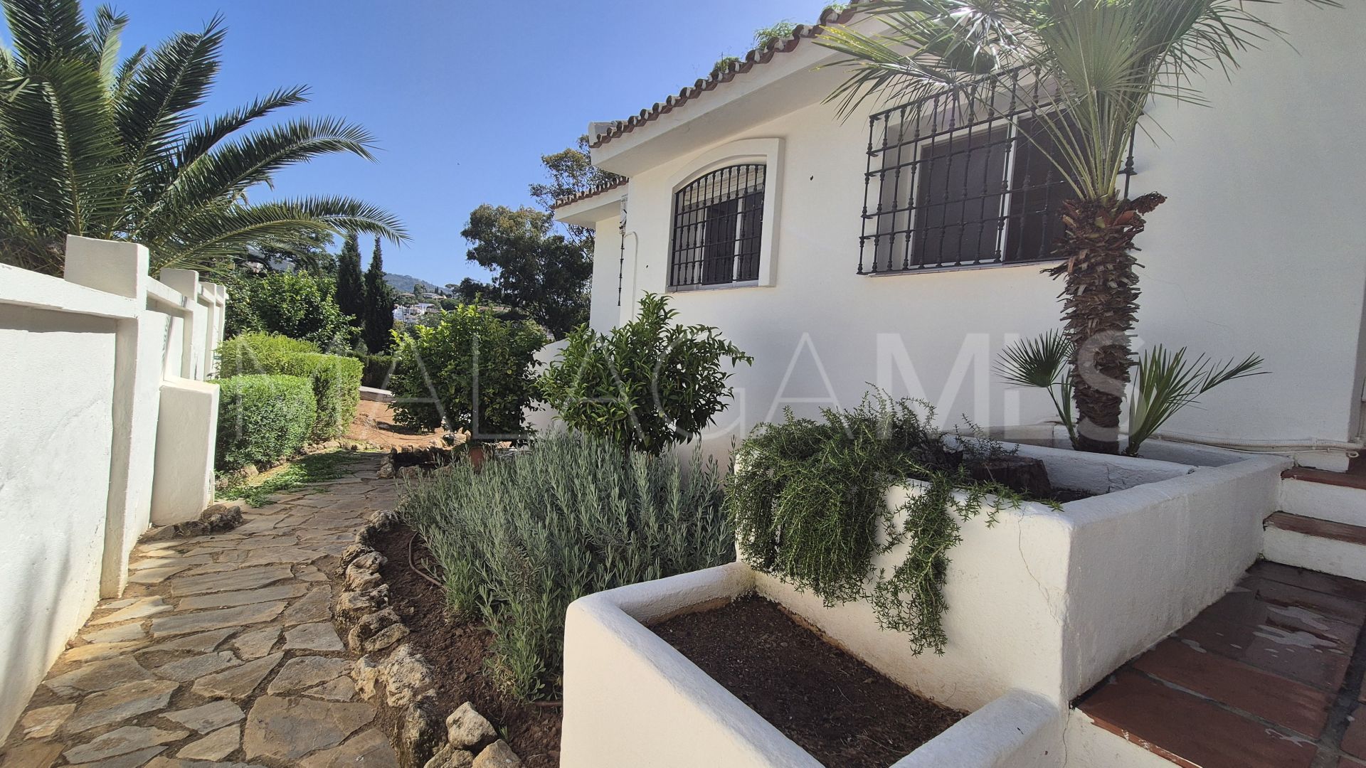 Villa for sale in Elviria
