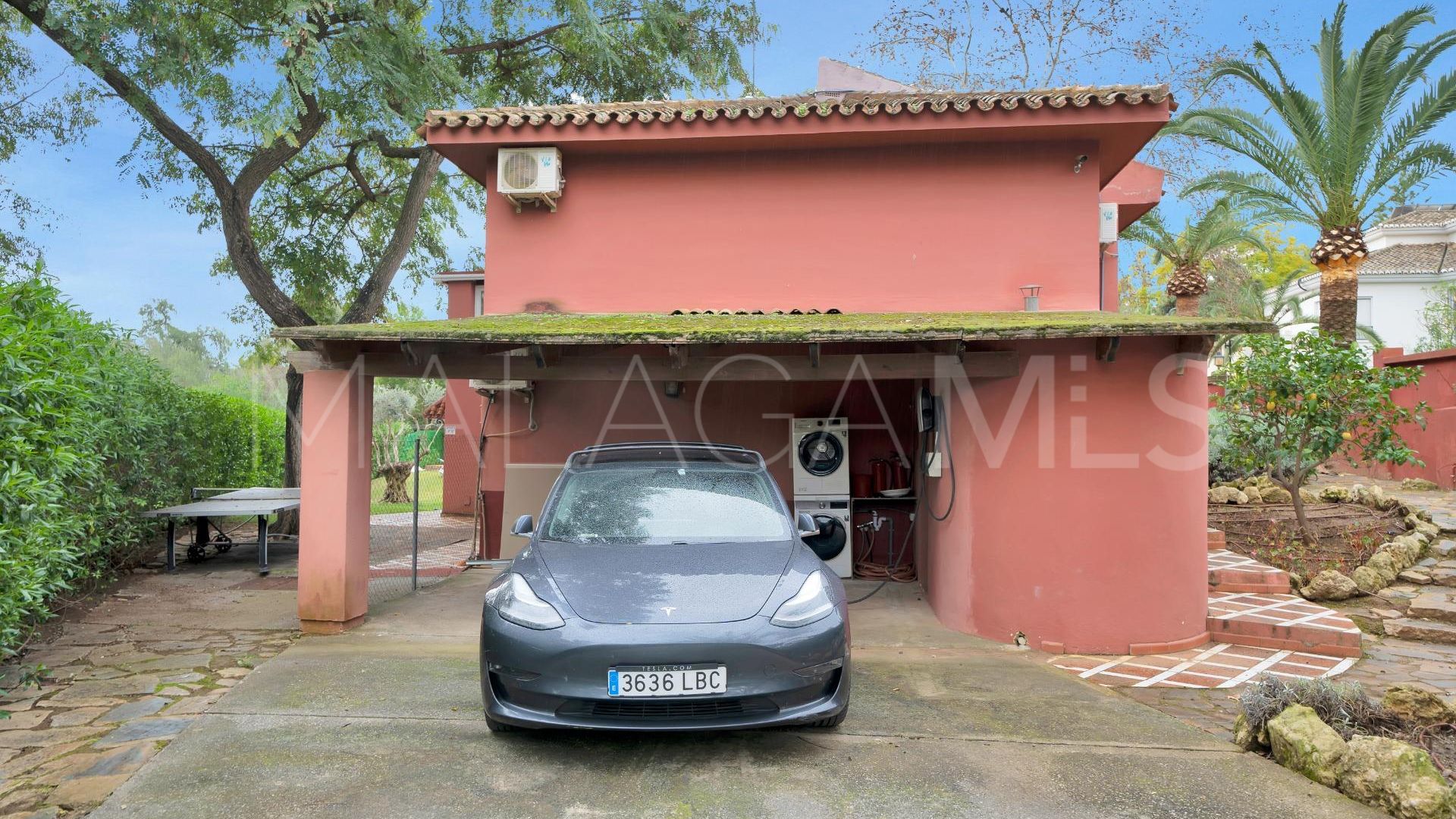 Villa for sale in Elviria