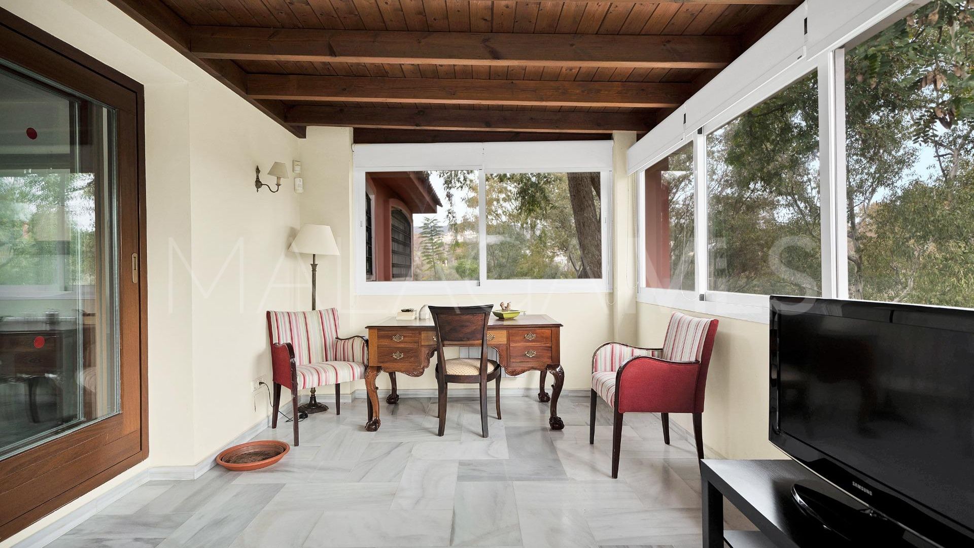 Villa for sale in Elviria