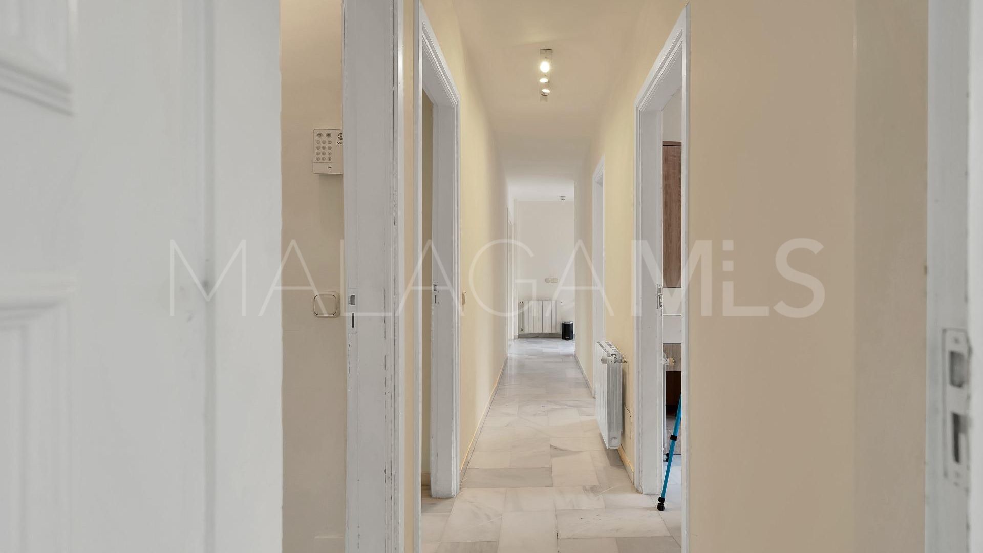 Villa for sale in Elviria