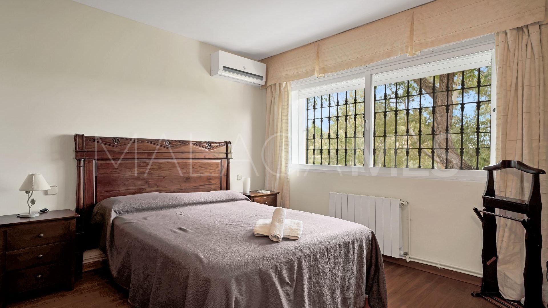 Villa for sale in Elviria