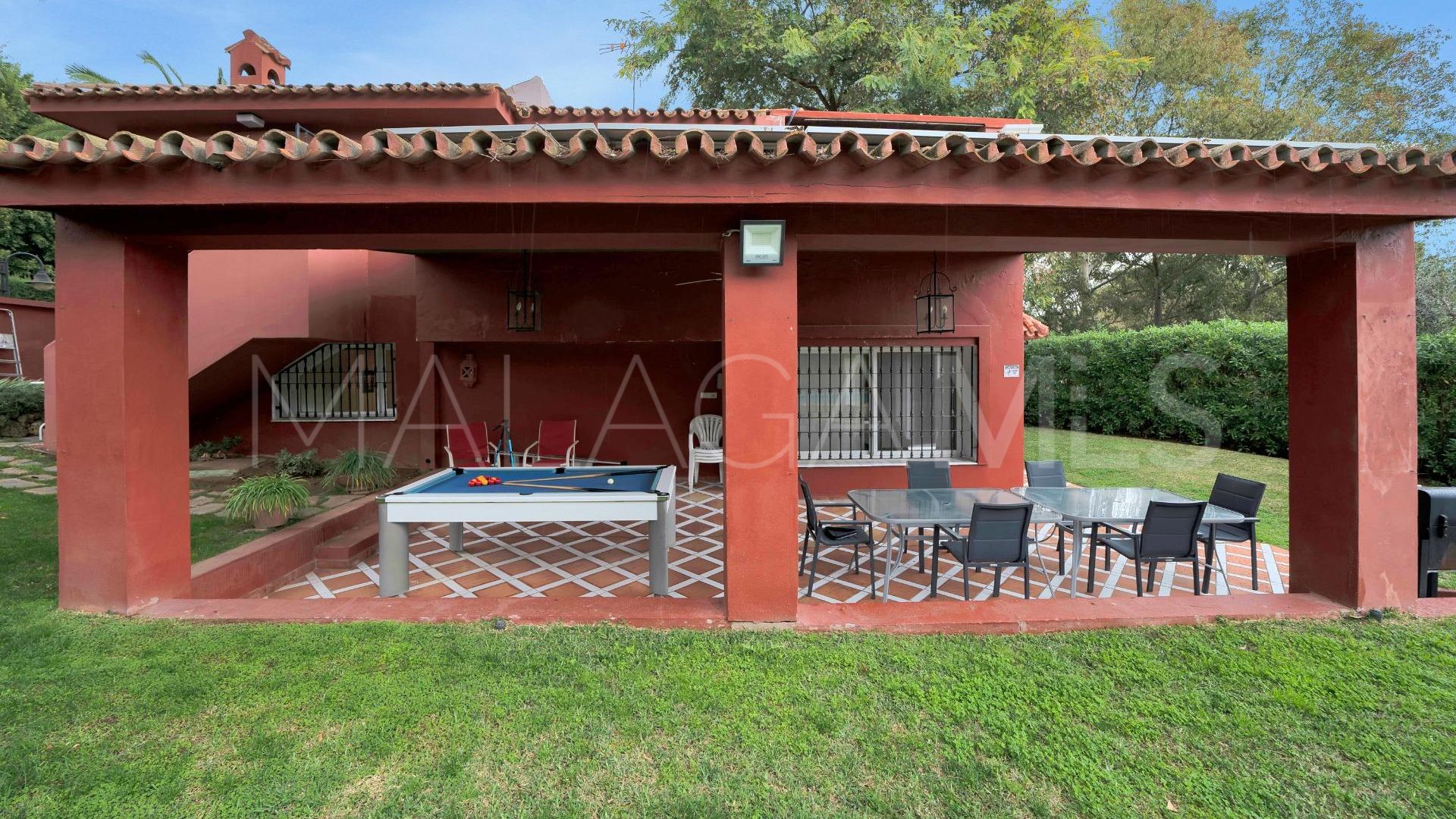 Villa for sale in Elviria
