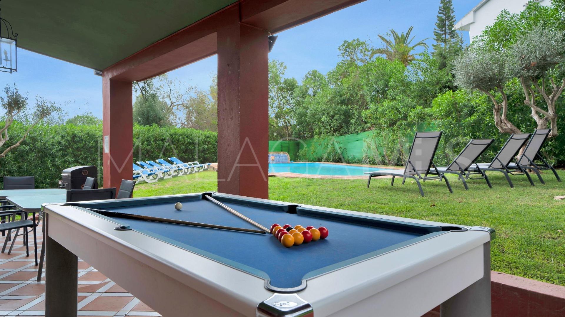 Villa for sale in Elviria