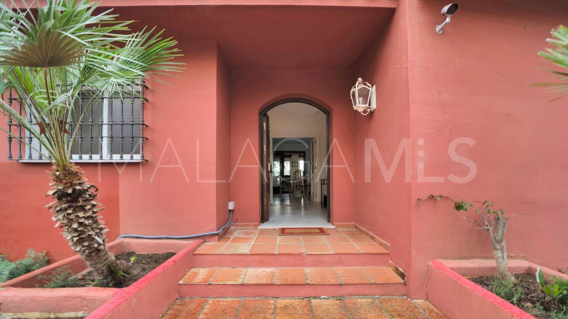 Villa for sale in Elviria