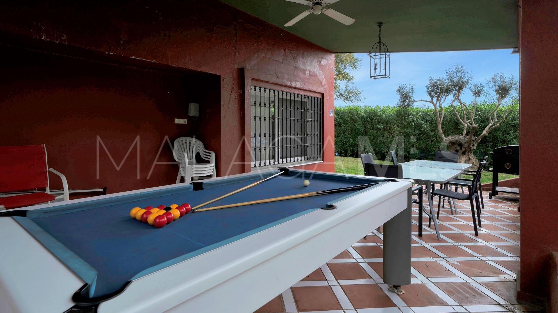 Villa for sale in Elviria