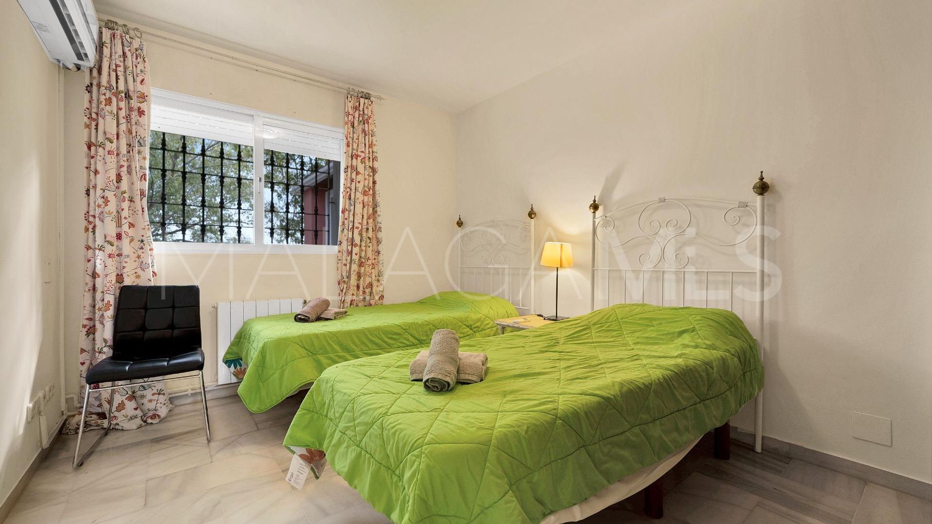 Villa for sale in Elviria