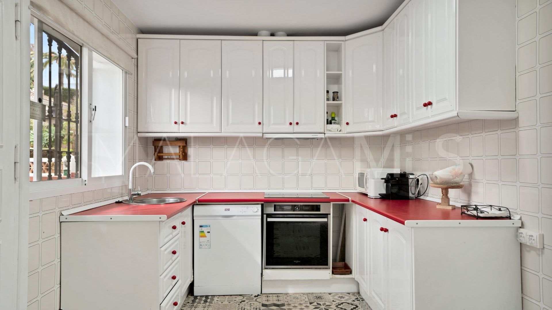 Villa for sale in Elviria