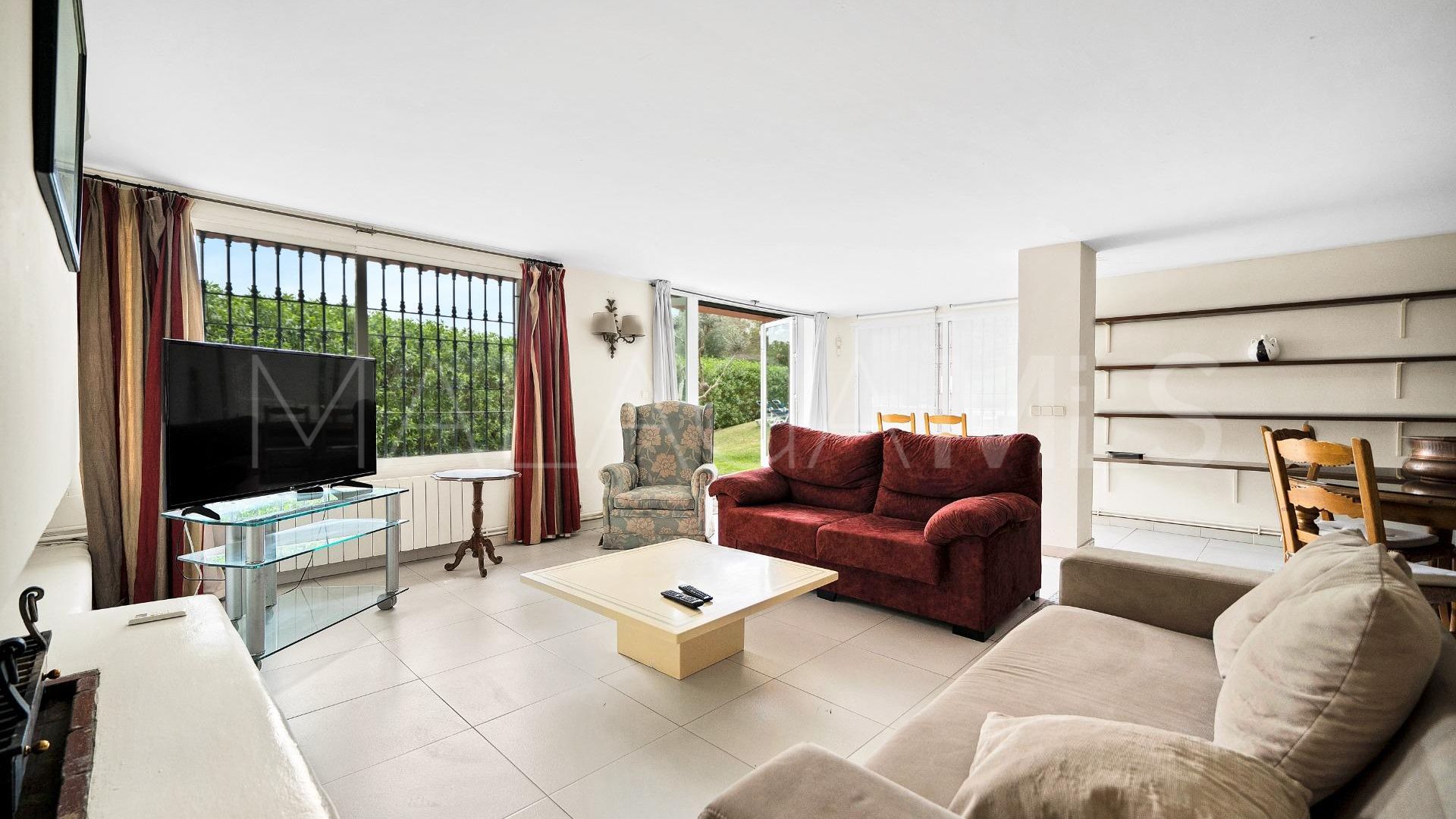 Villa for sale in Elviria