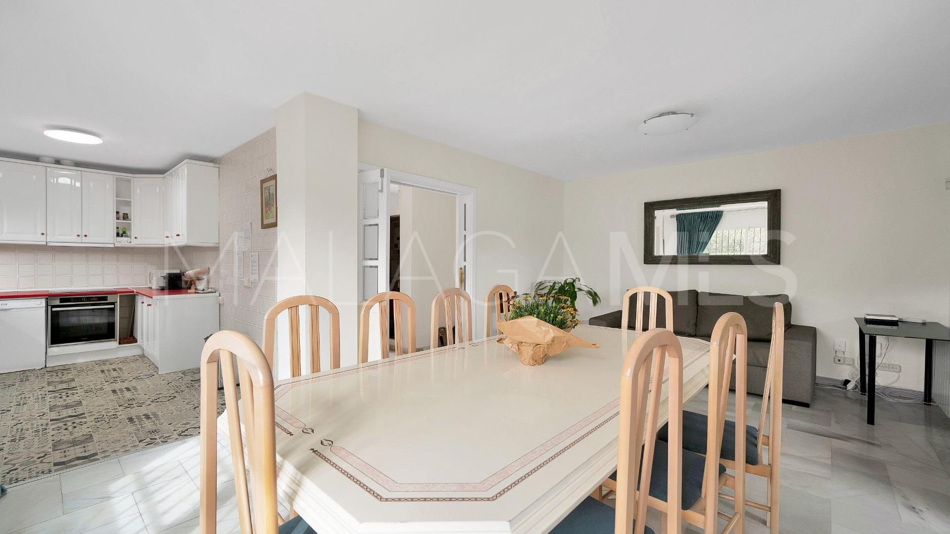 Villa for sale in Elviria