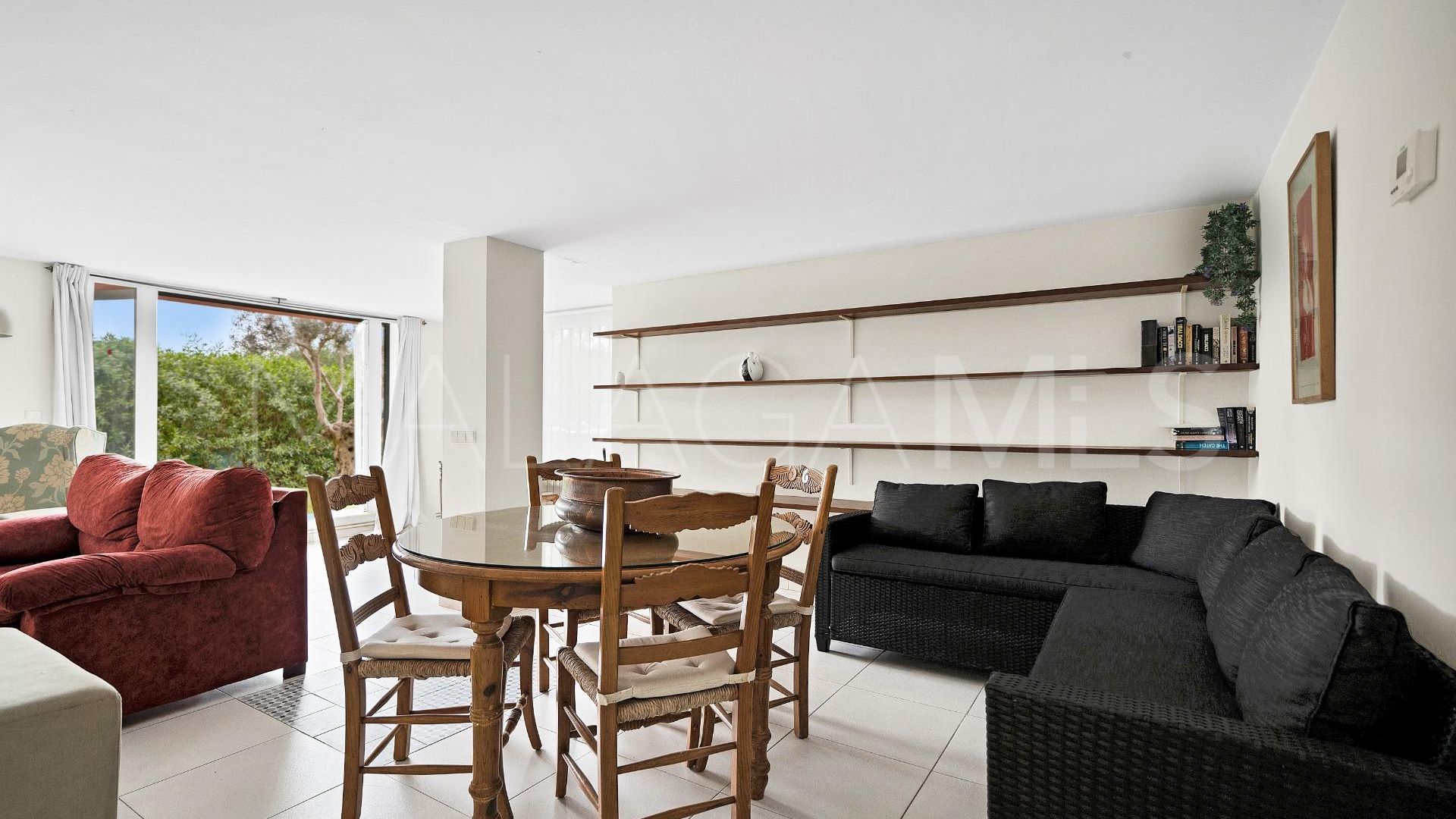 Villa for sale in Elviria