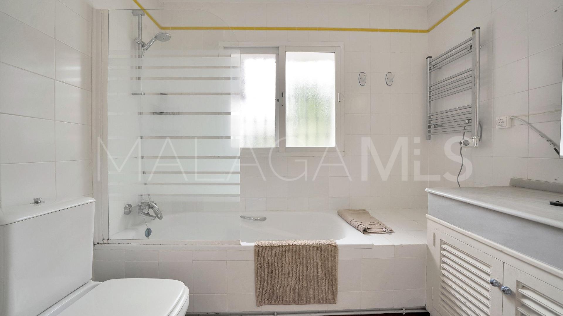 Villa for sale in Elviria