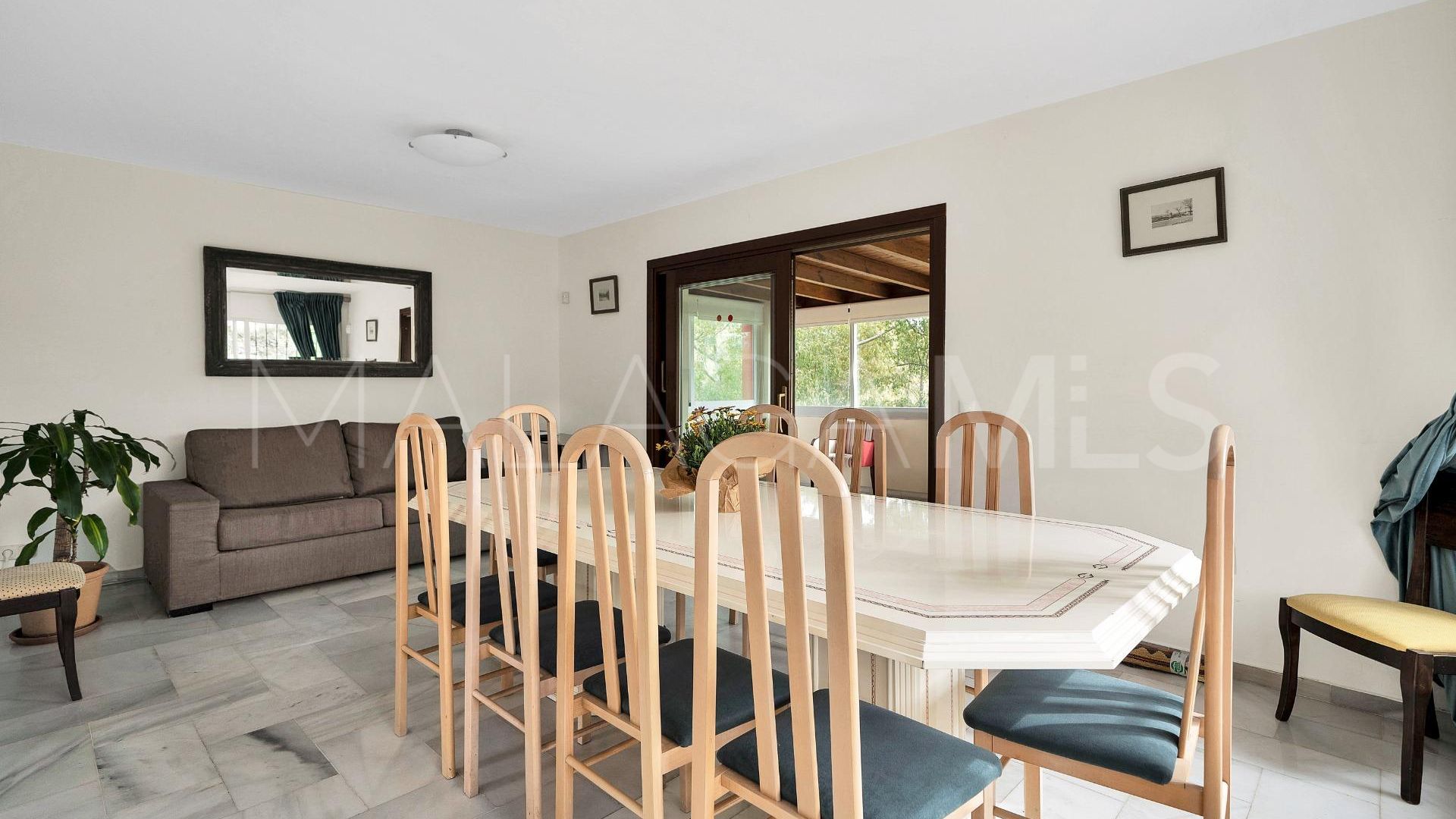 Villa for sale in Elviria