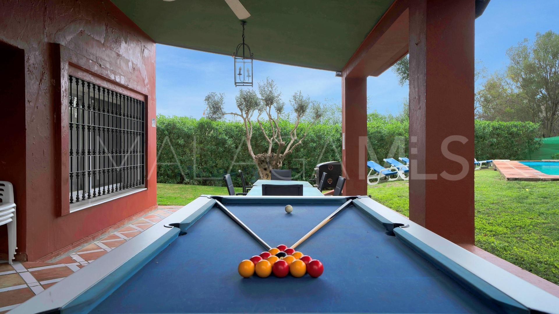 Villa for sale in Elviria
