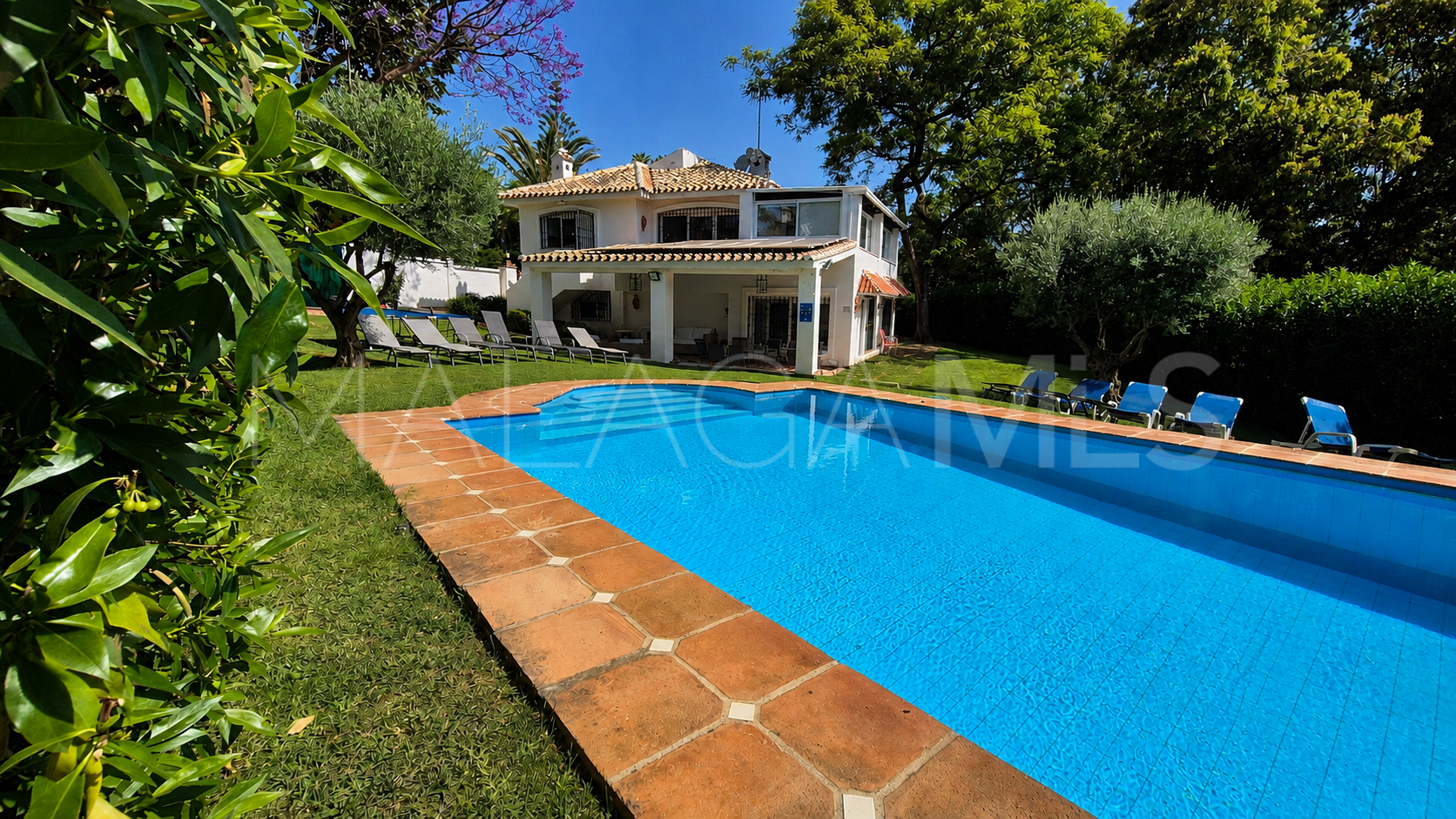 Villa for sale in Elviria