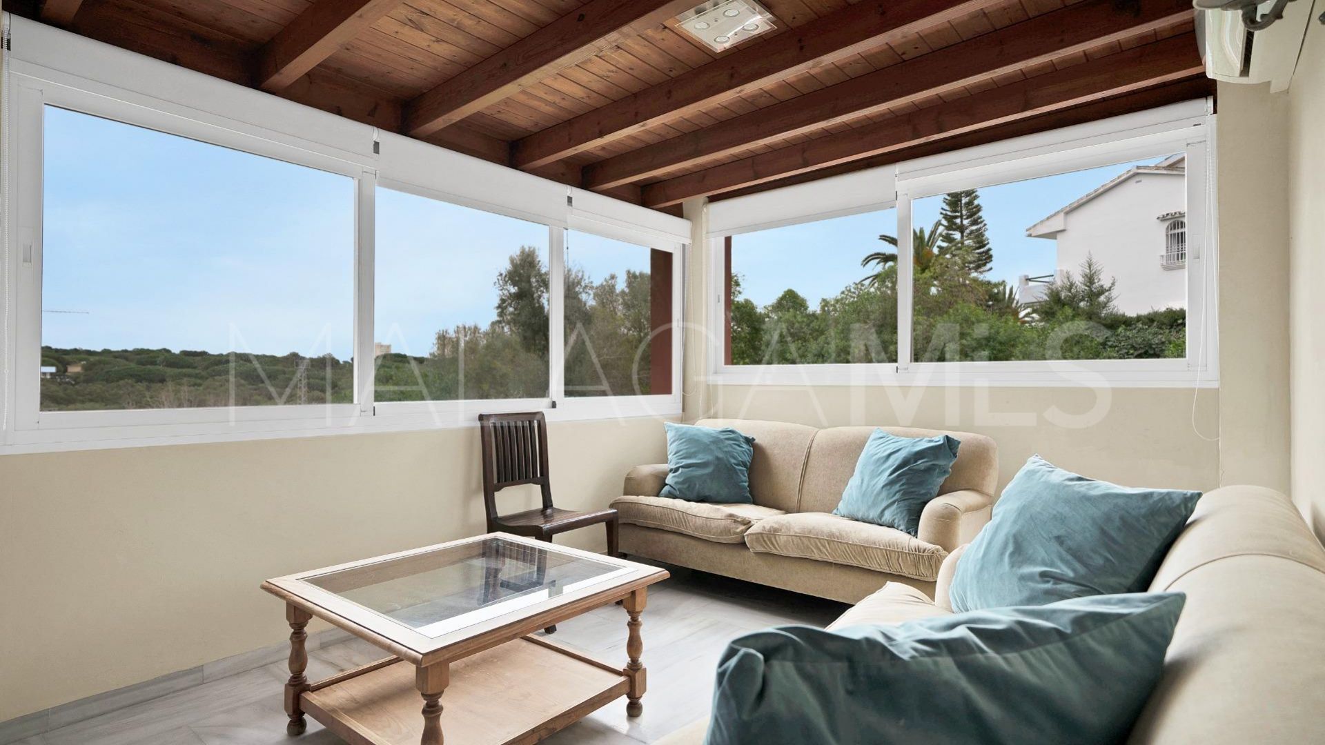 Villa for sale in Elviria