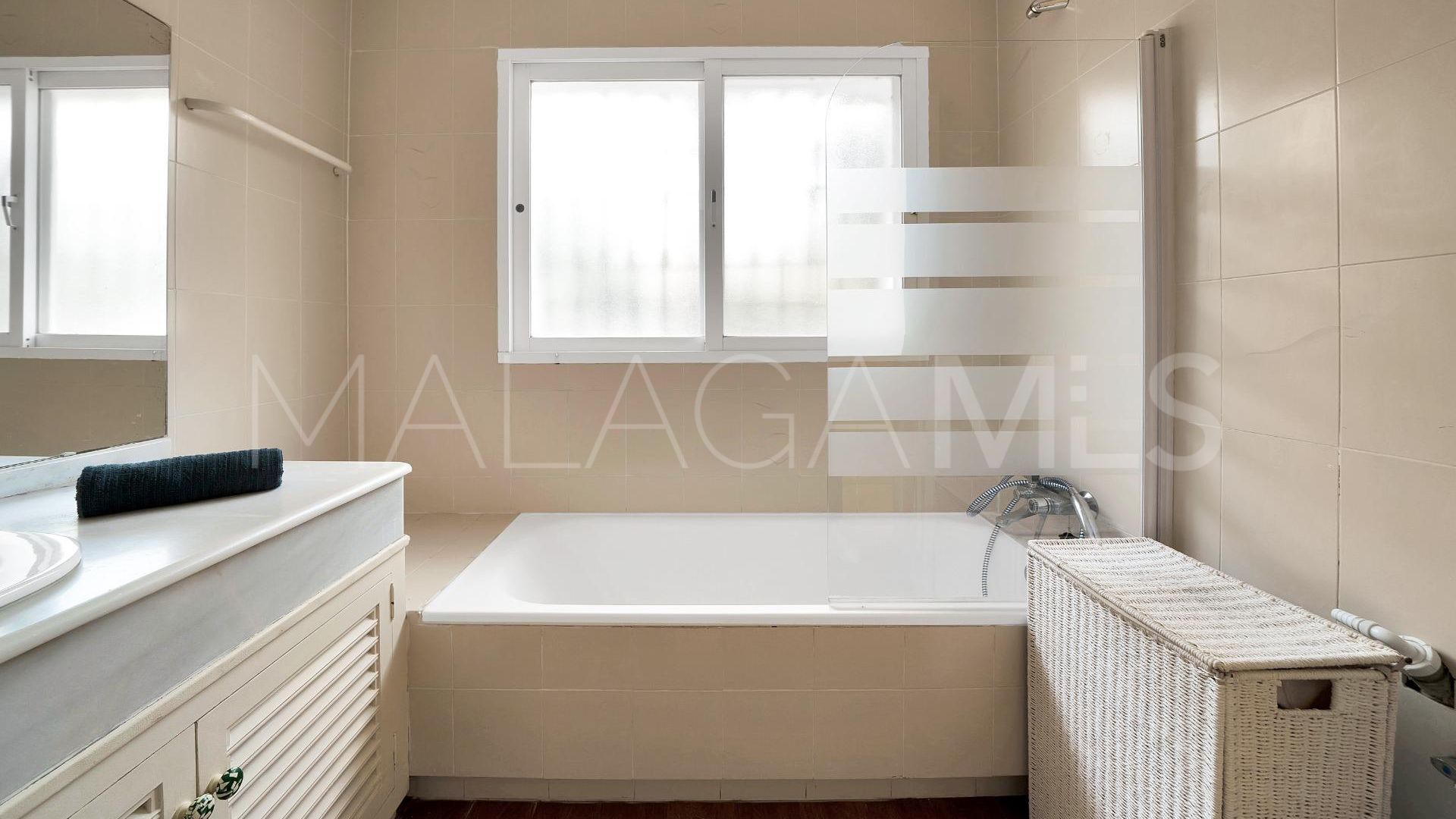 Villa for sale in Elviria