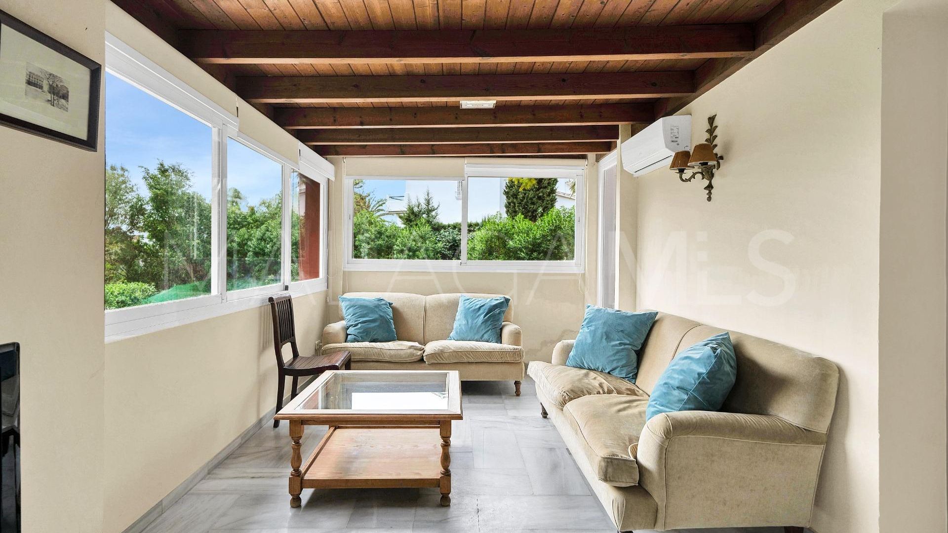 Villa for sale in Elviria