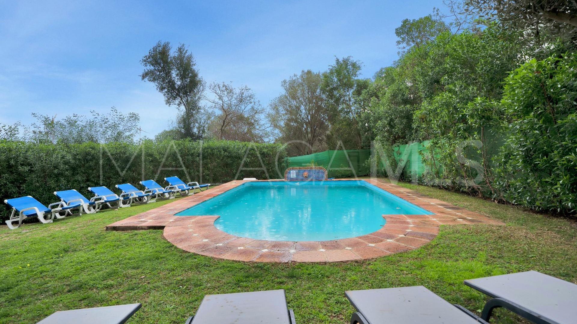 Villa for sale in Elviria