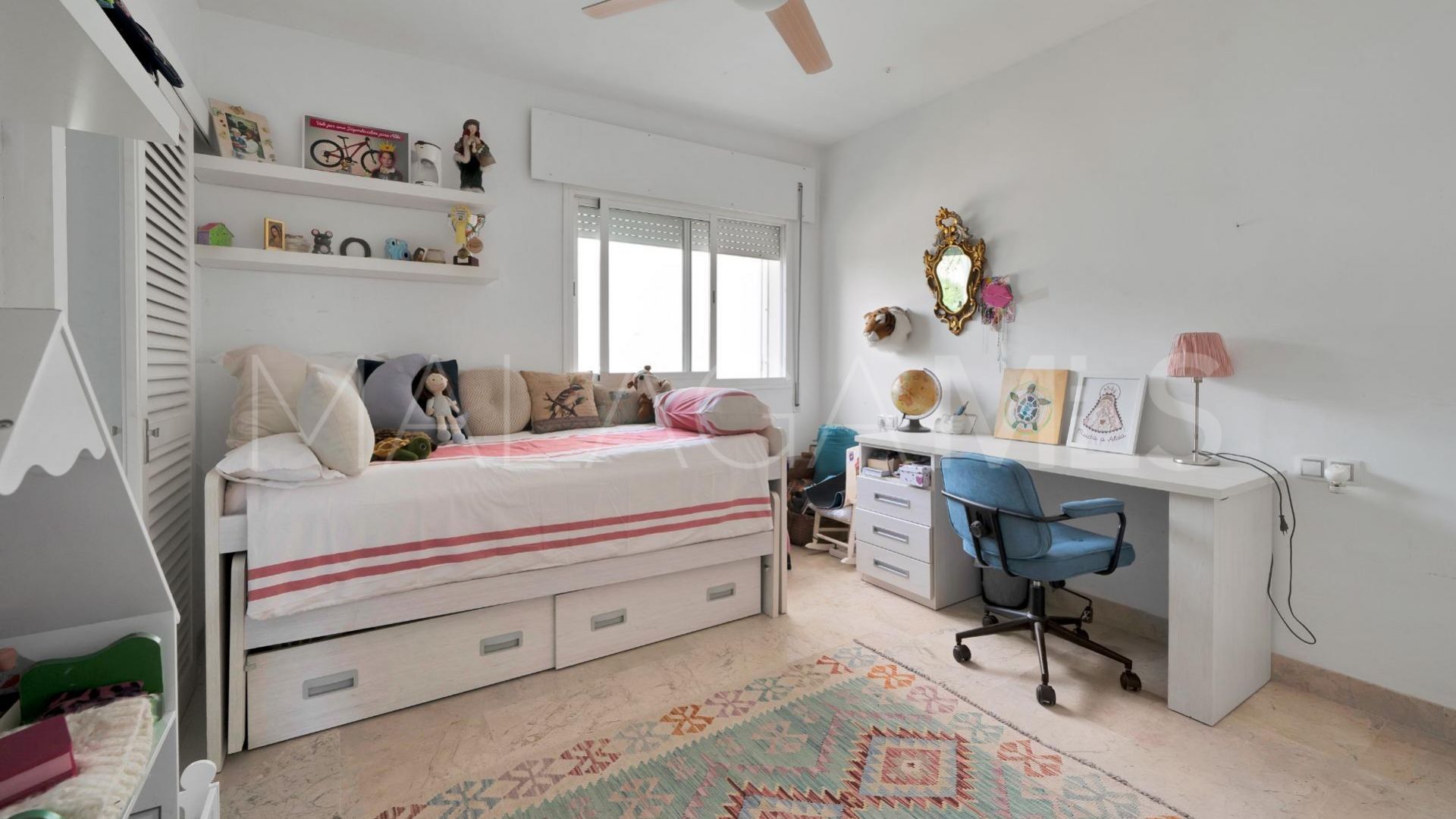 Nagüeles, pareado for sale