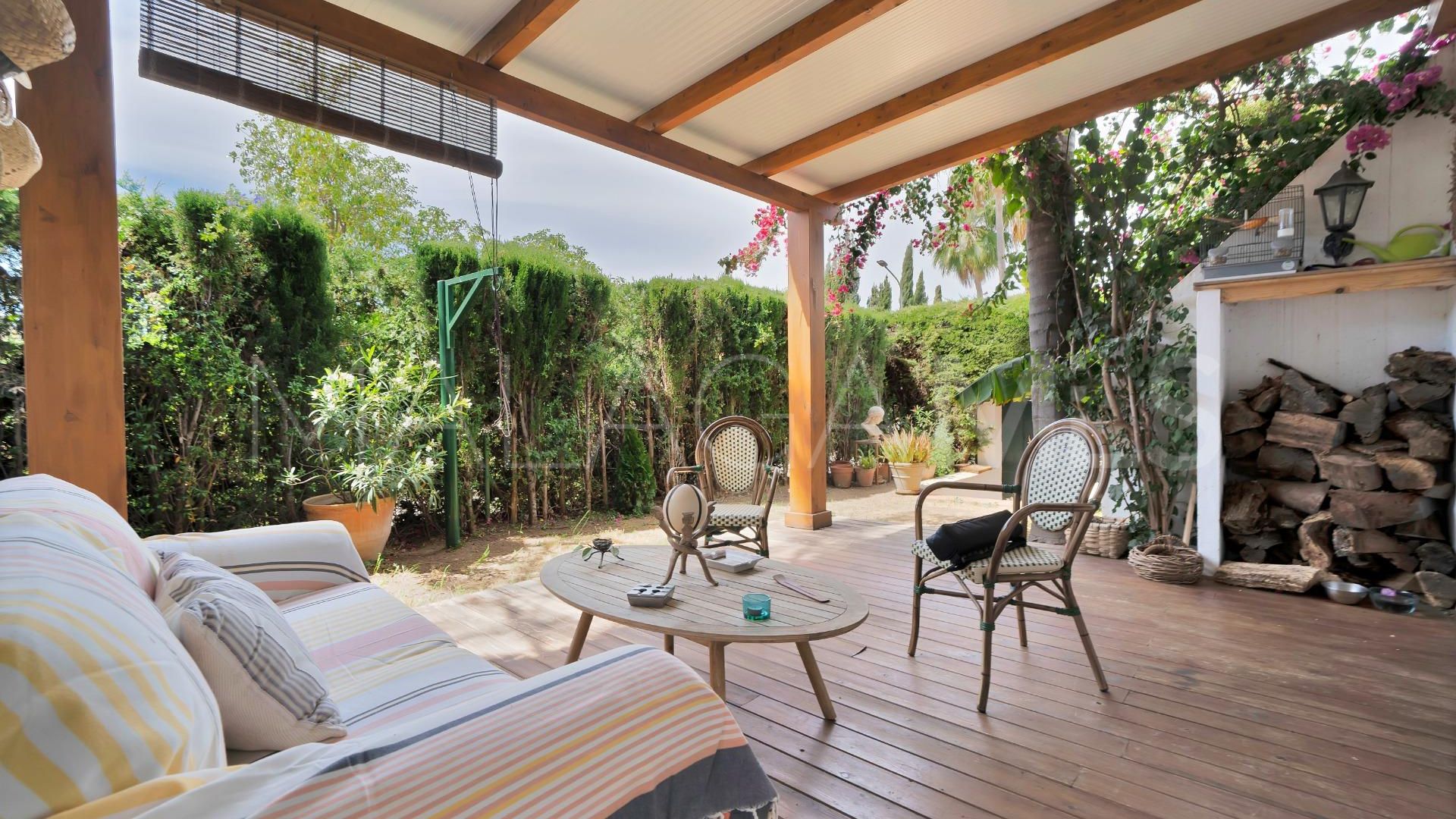 Nagüeles, pareado for sale