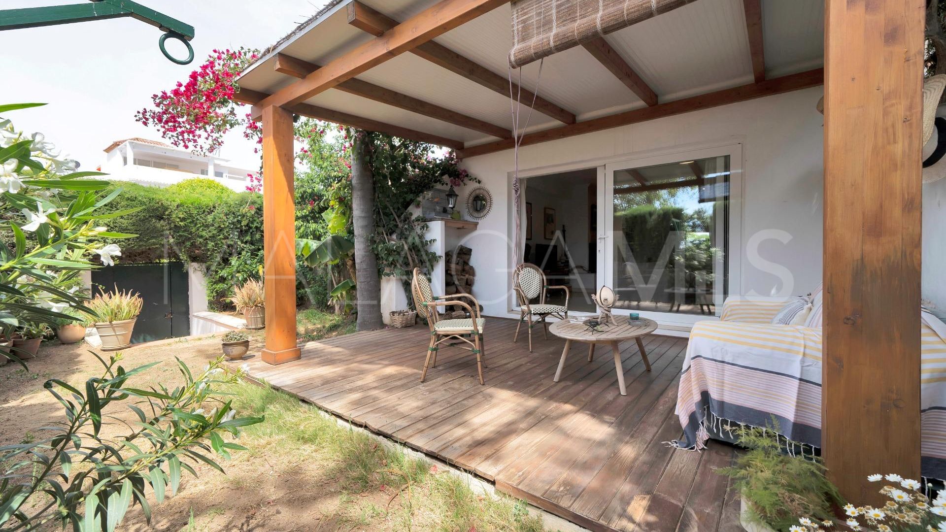 Nagüeles, pareado for sale