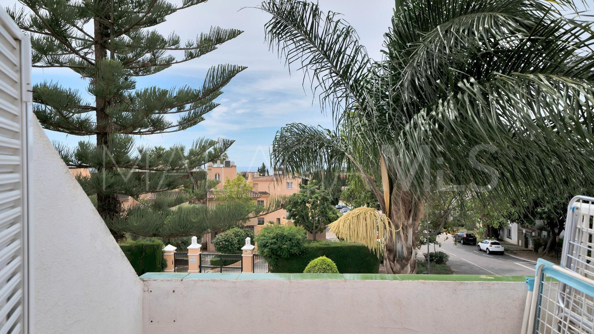 Nagüeles, pareado for sale