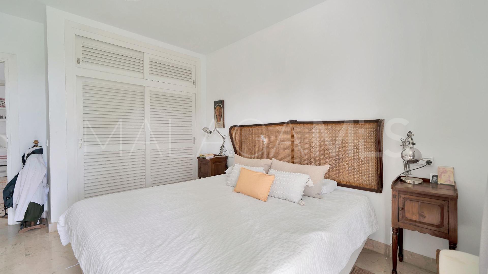 Nagüeles, pareado for sale