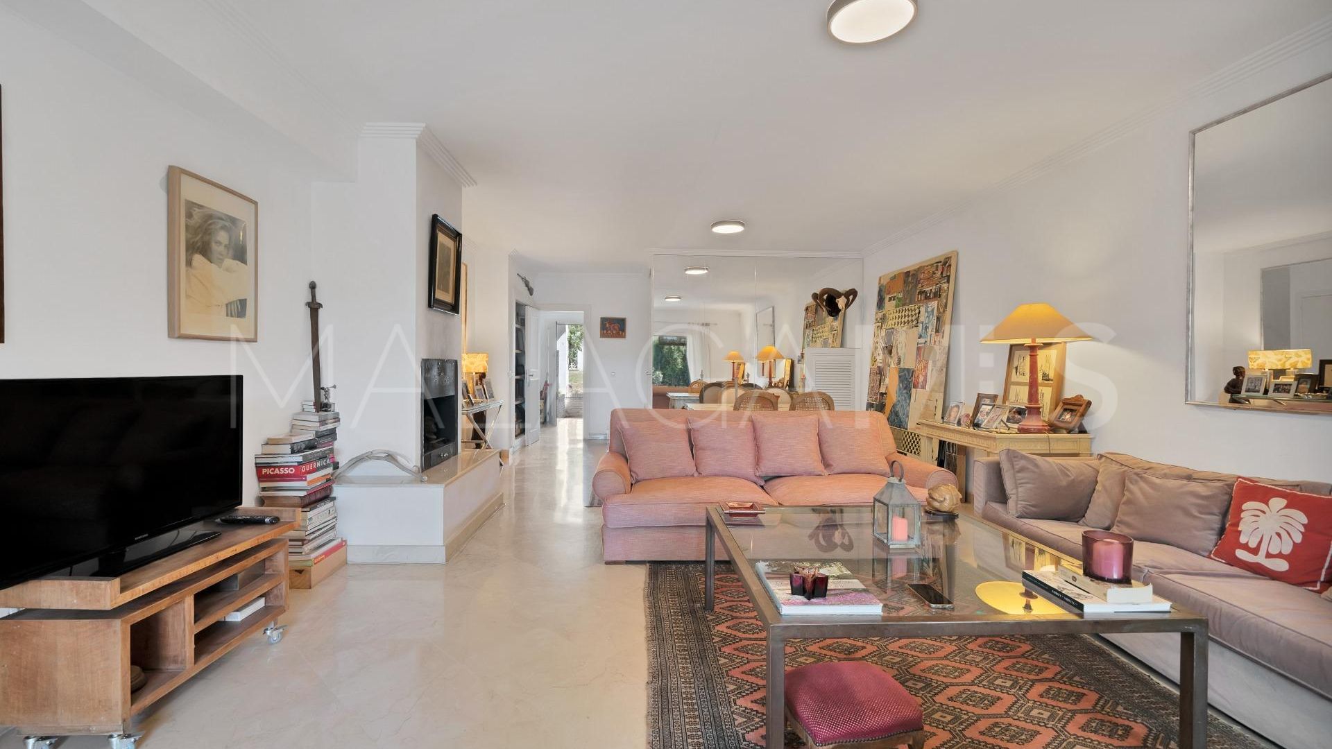 Nagüeles, pareado for sale