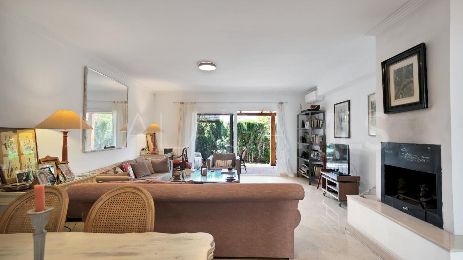 Nagüeles, pareado for sale