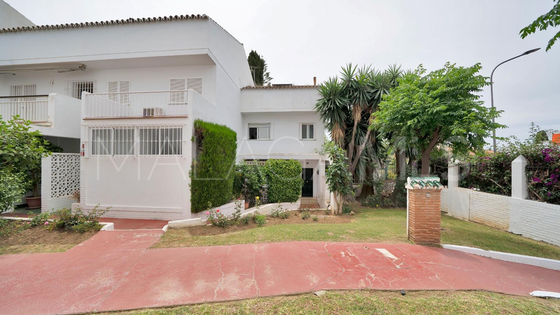 Nagüeles, pareado for sale