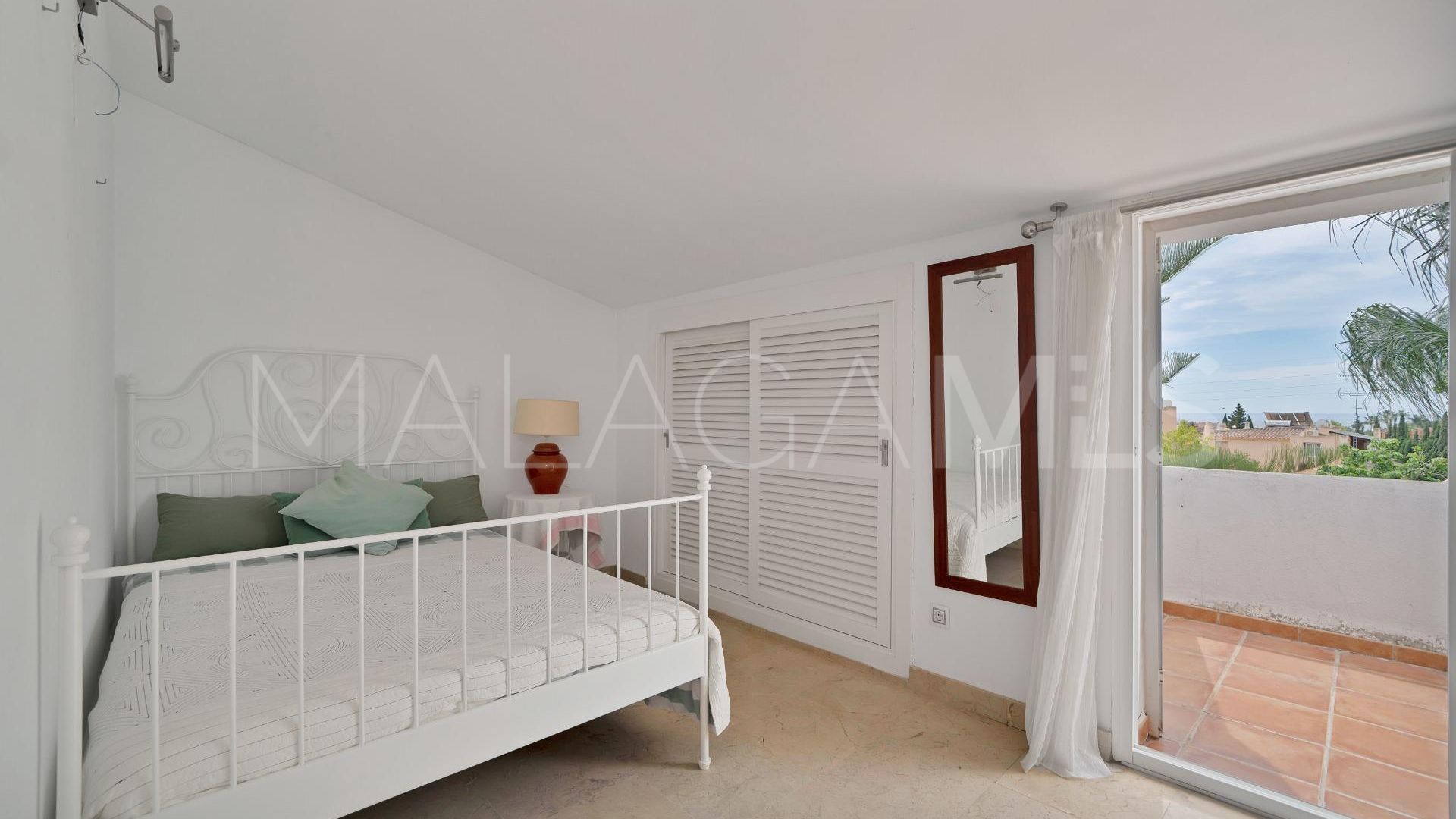 Nagüeles, pareado for sale