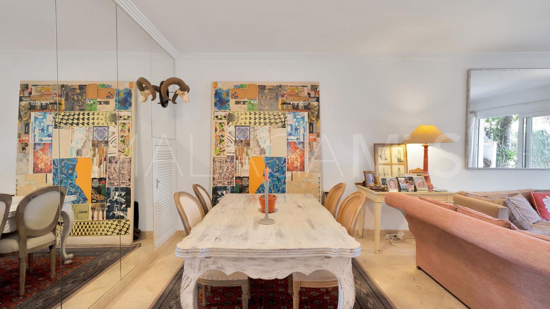 Nagüeles, pareado for sale