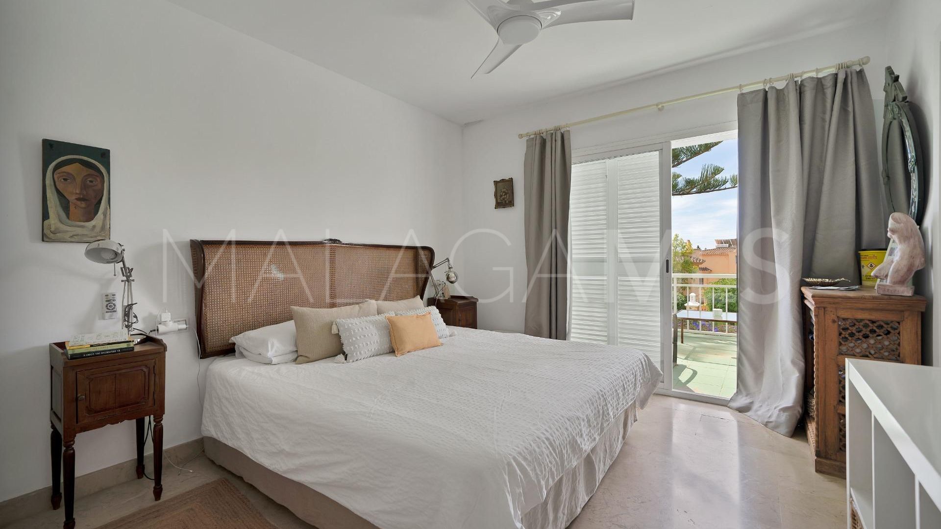 Nagüeles, pareado for sale