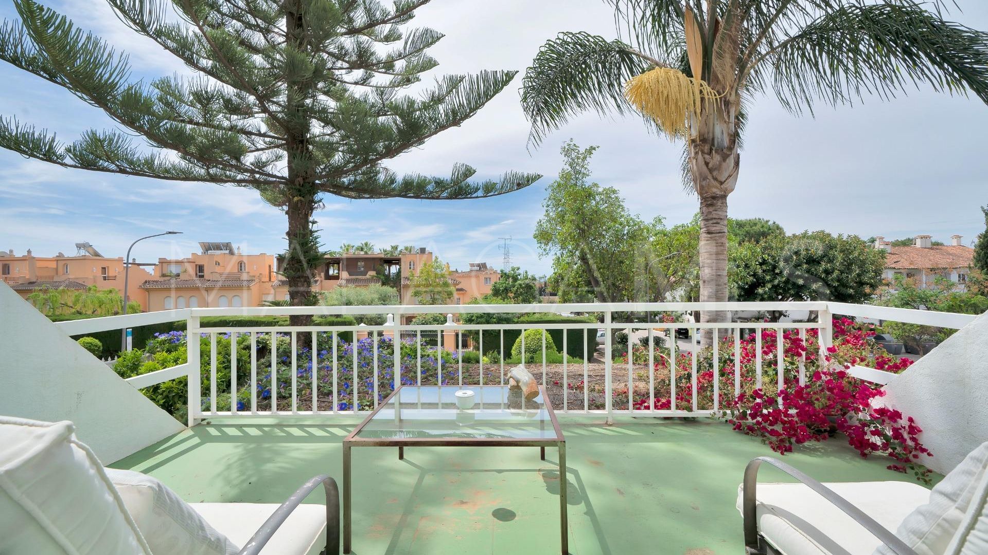 Nagüeles, pareado for sale