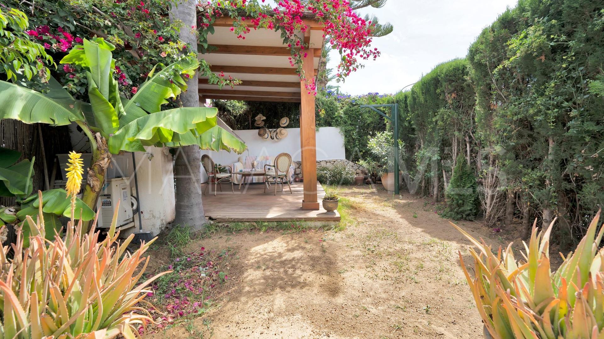 Nagüeles, pareado for sale