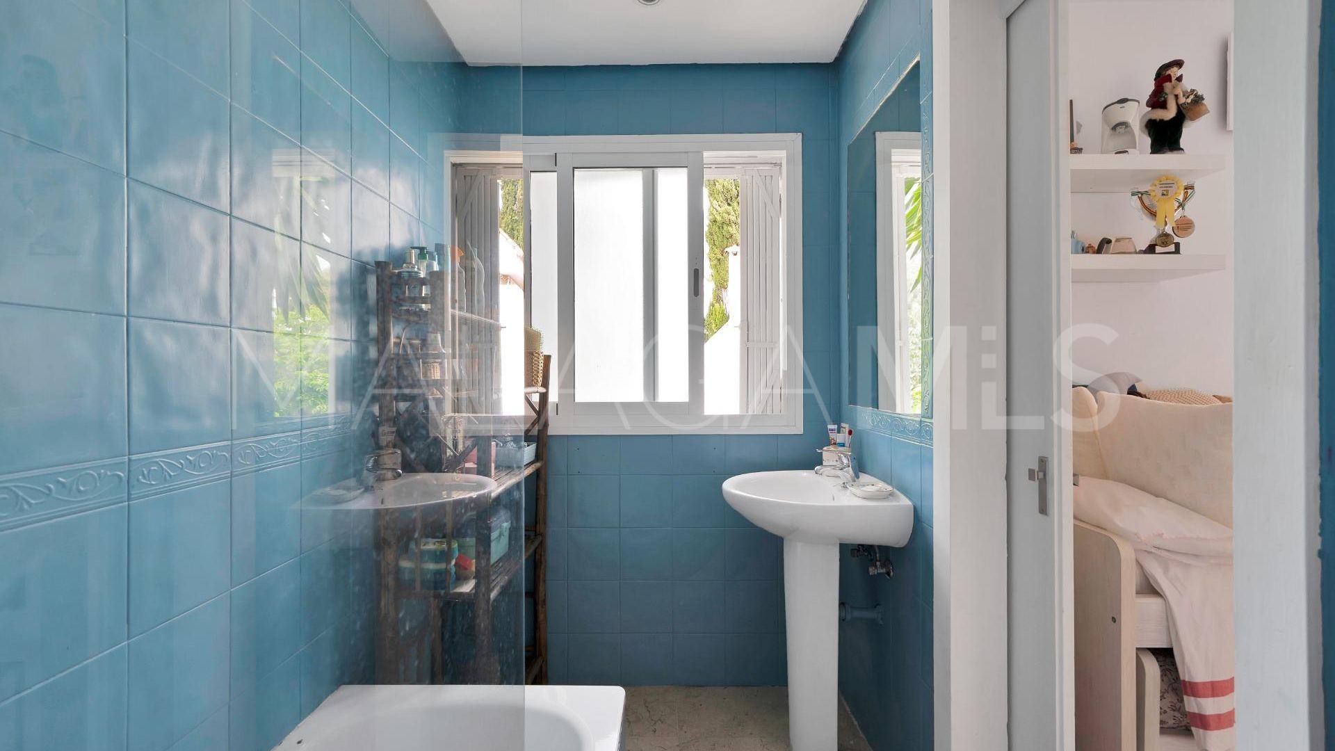 Nagüeles, pareado for sale