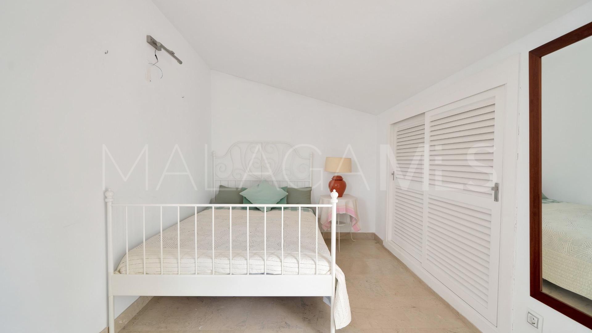 Nagüeles, pareado for sale