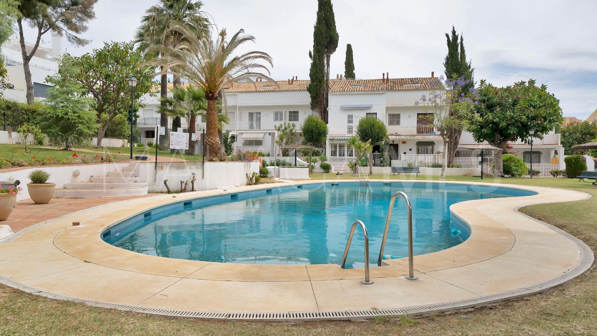 Nagüeles, pareado for sale