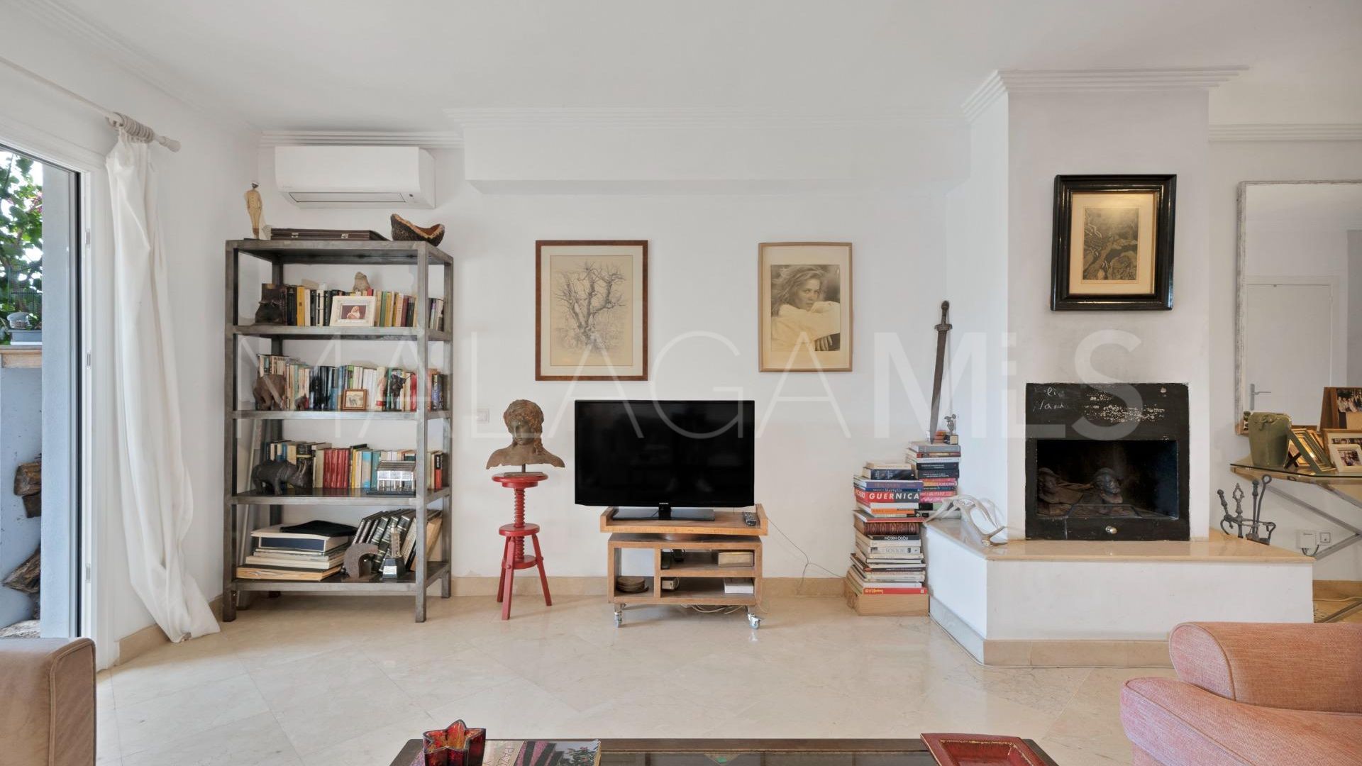 Nagüeles, pareado for sale