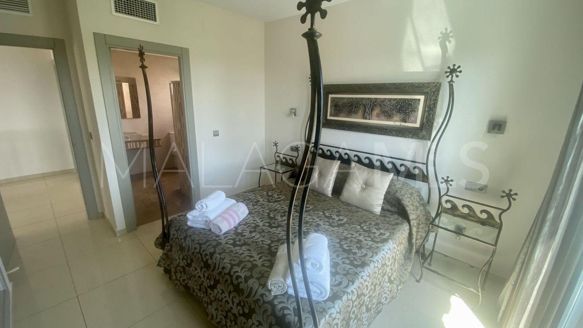 Hus i byn for sale in Elviria