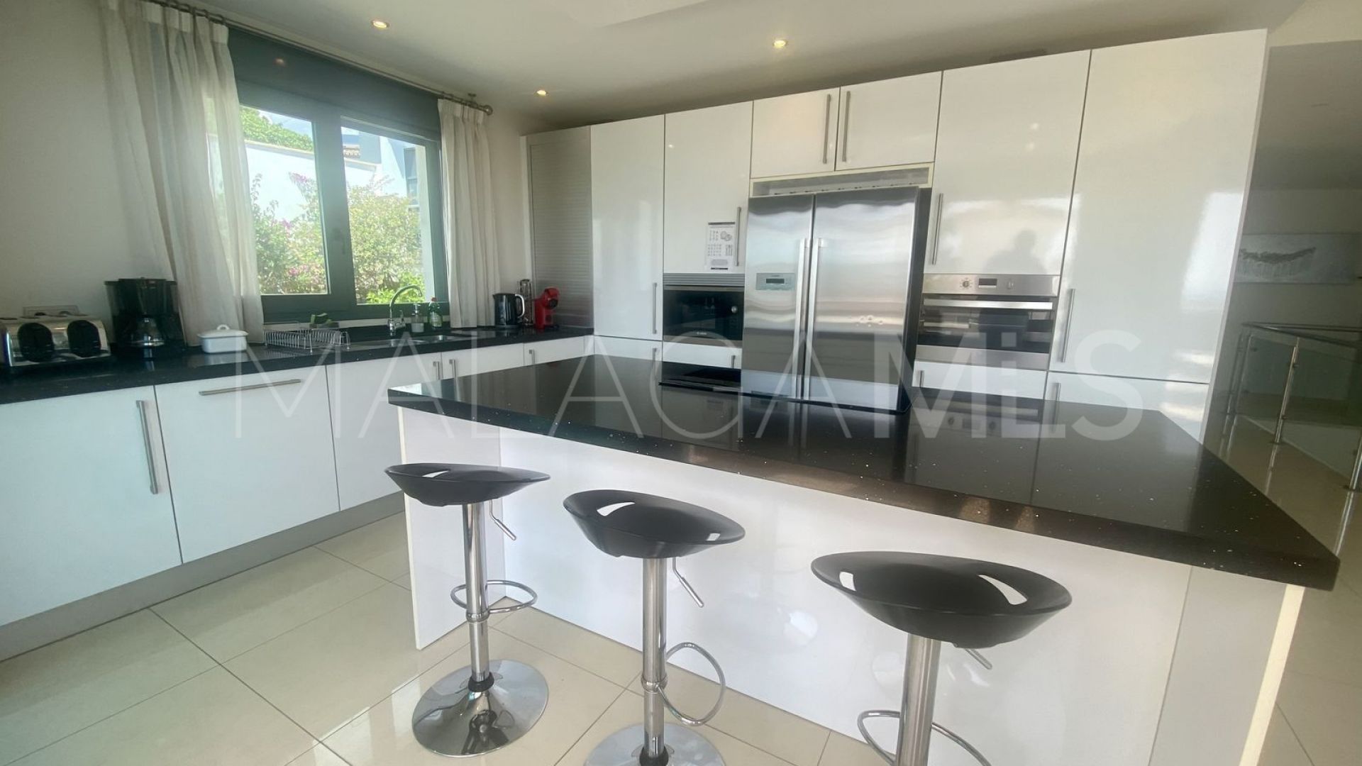 Hus i byn for sale in Elviria