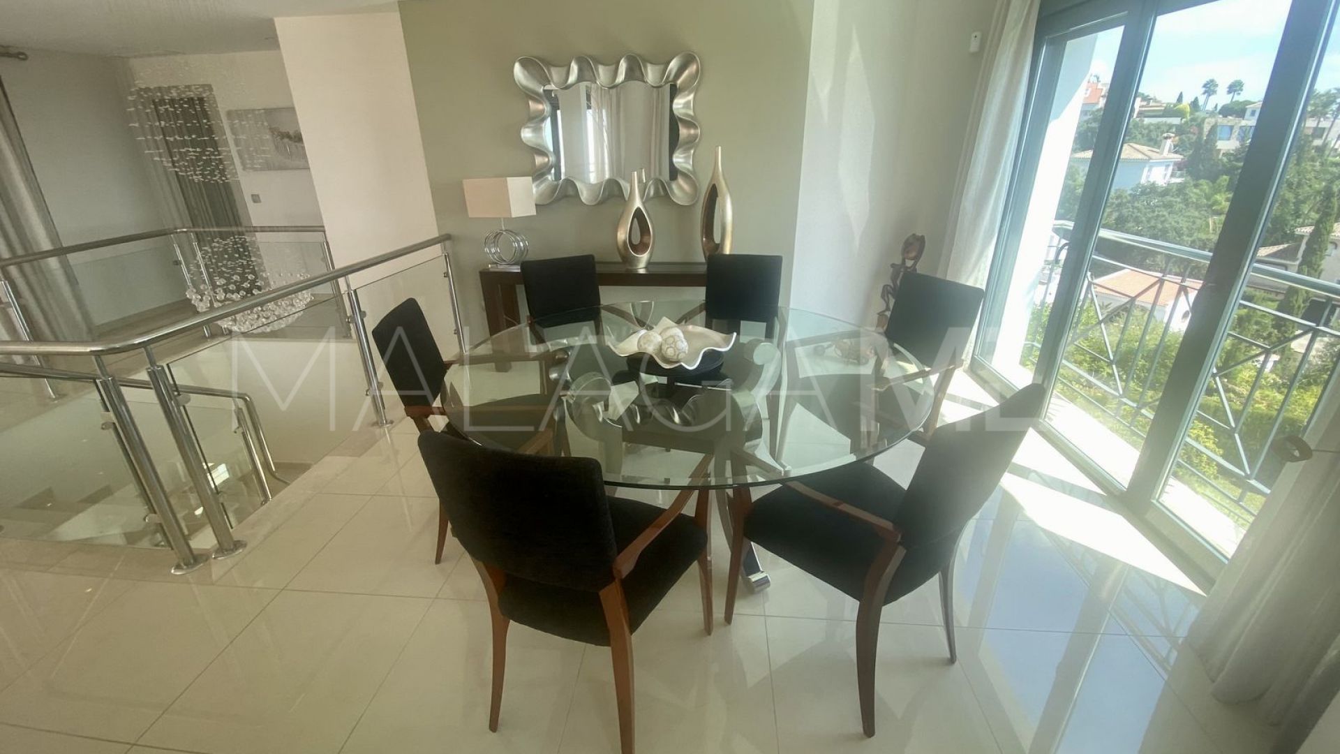 Hus i byn for sale in Elviria