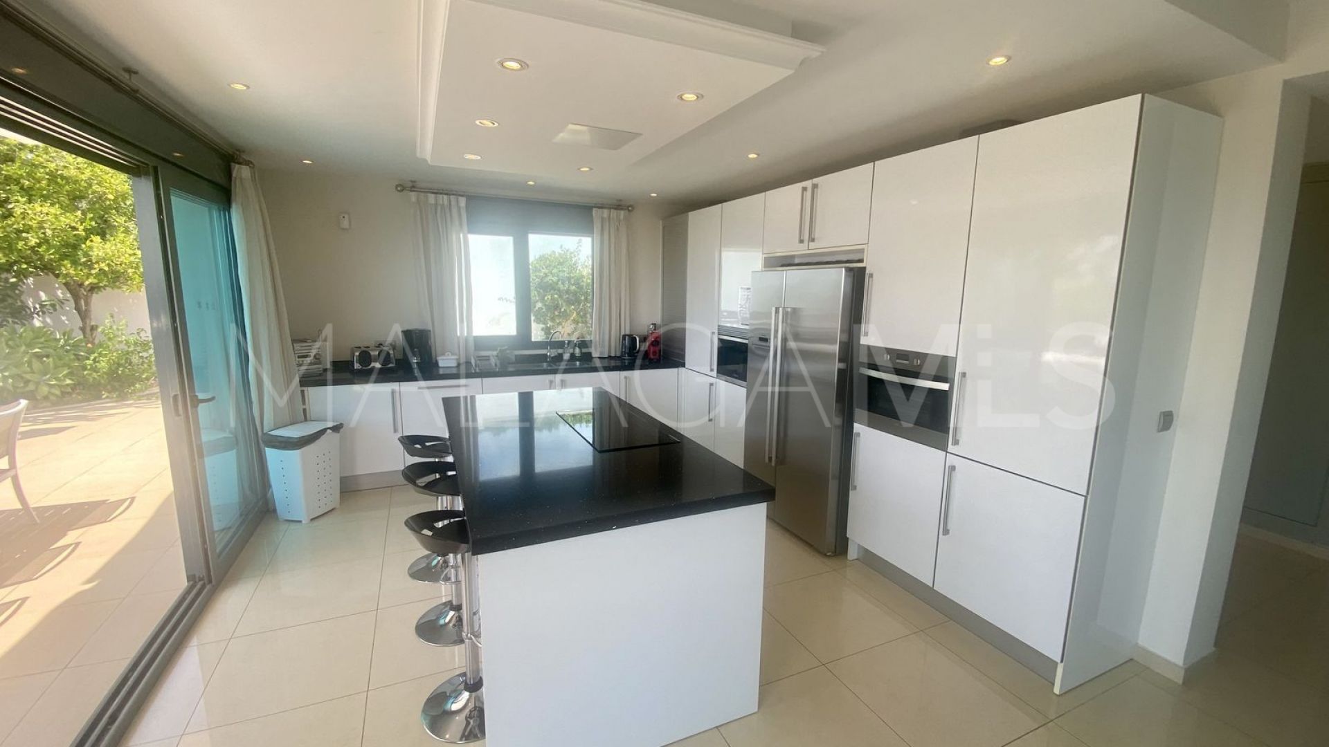 Hus i byn for sale in Elviria