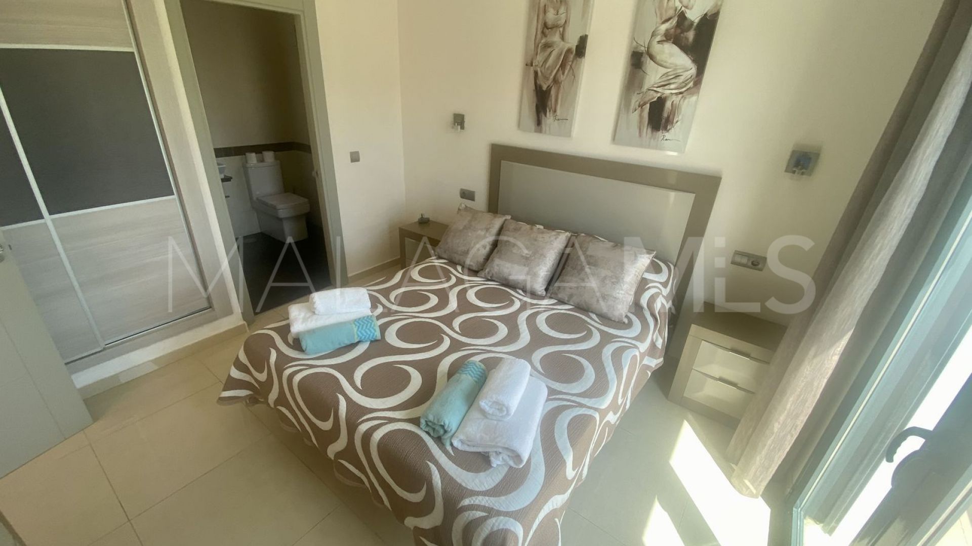 Hus i byn for sale in Elviria